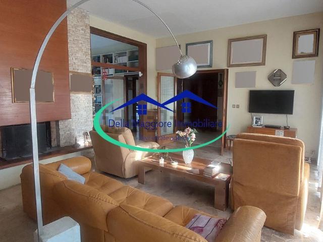 Case e ville in vendita di 235 m² in Via di Montenero
