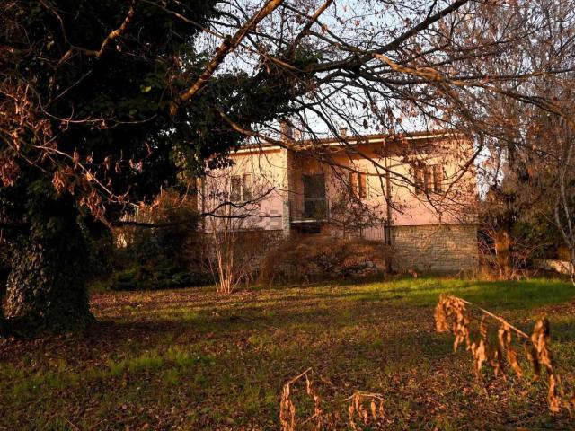 Case e ville in vendita di 235 m² in Via Izano, 1