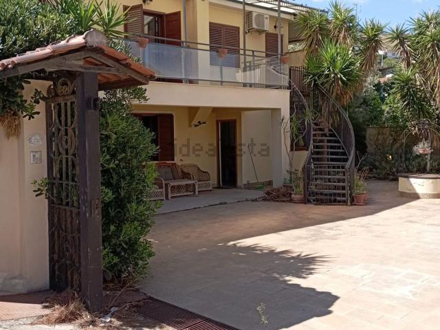 Case e ville in vendita di 235 m² in Via Mezzo in Casa Bianca, 8