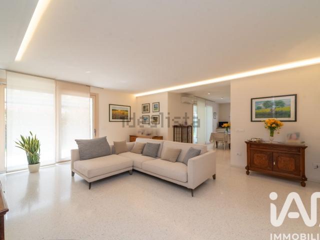 Case e ville in vendita di 235 m² in Via N. Sauro