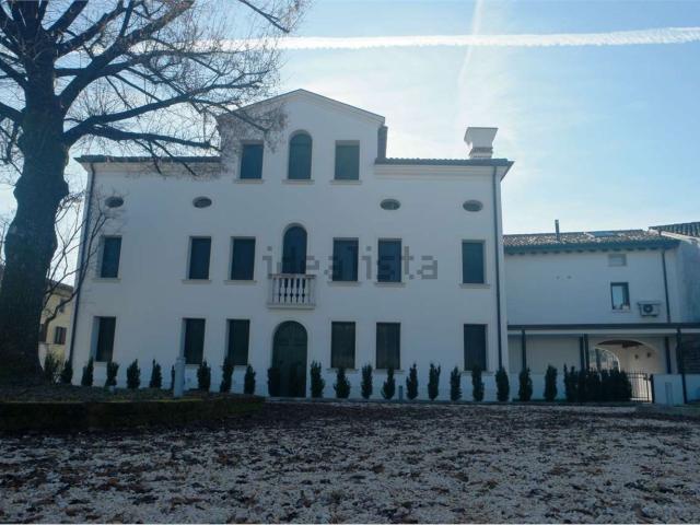 Case e ville in vendita di 235 m² in Via San Cristoforo, 4
