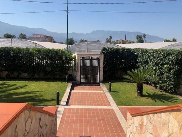 Case e ville in vendita di 235 m² in Via Prima Berardinetti