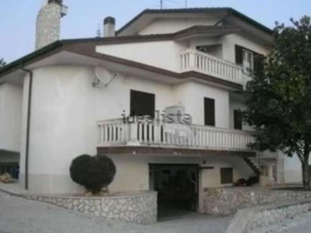 Case e ville in vendita di 235 m² in Via Romana, 357