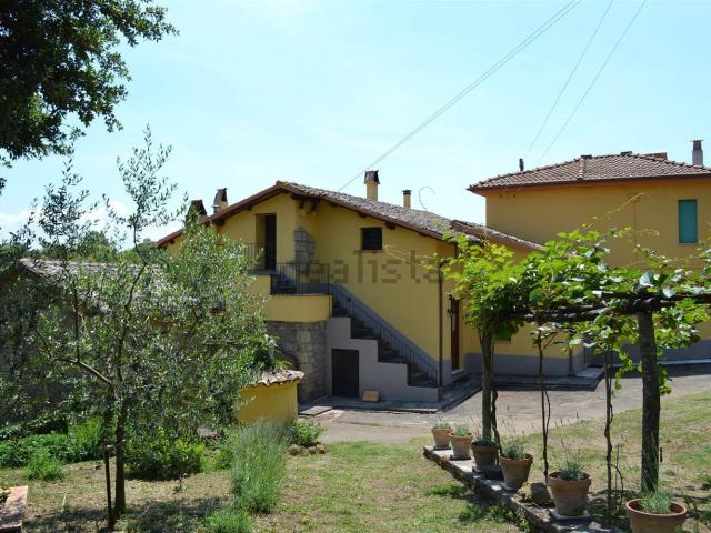 Case e ville in vendita di 235 m² in Via Vittorio Veneto