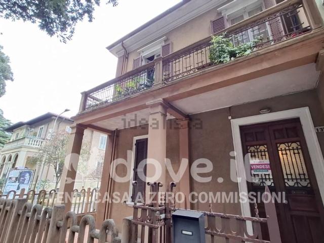 Case e ville in vendita di 235 m² in Viale della Vittoria, 132
