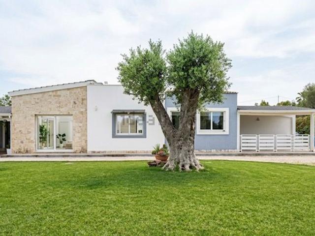 Case e ville in vendita di 235 m² in Contrada Torretta