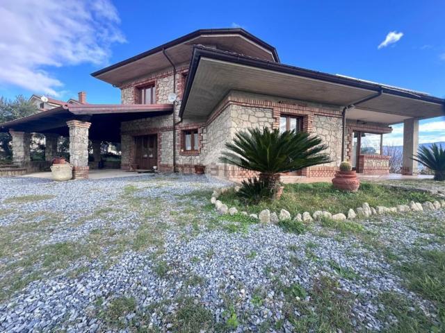Case e ville in vendita di 236 m²