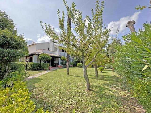 Case e ville in vendita di 236 m² in Via Costaverde, 13