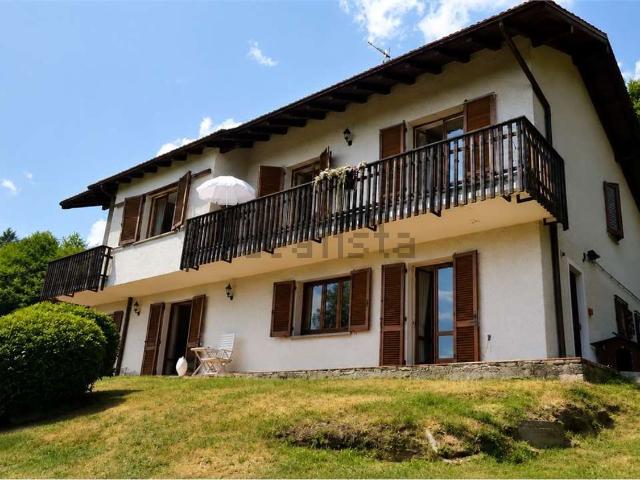 Case e ville in vendita di 236 m² in Via al Memoriale degli Alpini