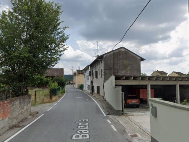 Case e ville in vendita di 236 m² in Via Balzola