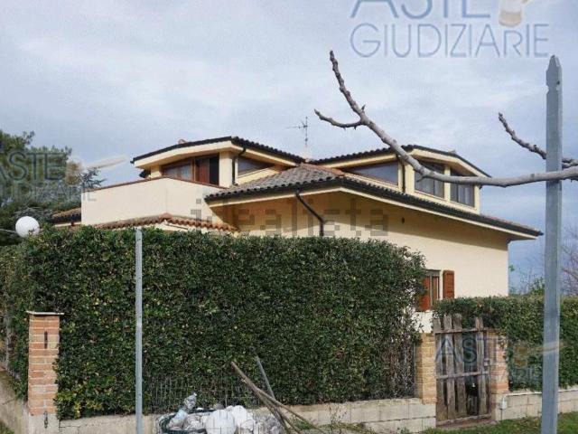 Case e ville in vendita di 236 m² in Via del Tesoro