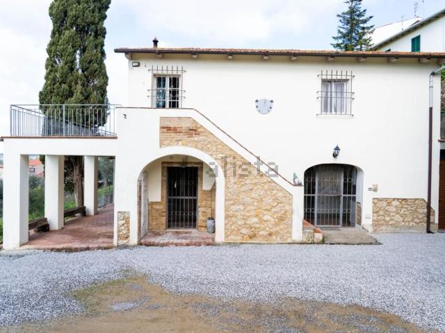 Case e ville in vendita di 236 m² in Via della Villa