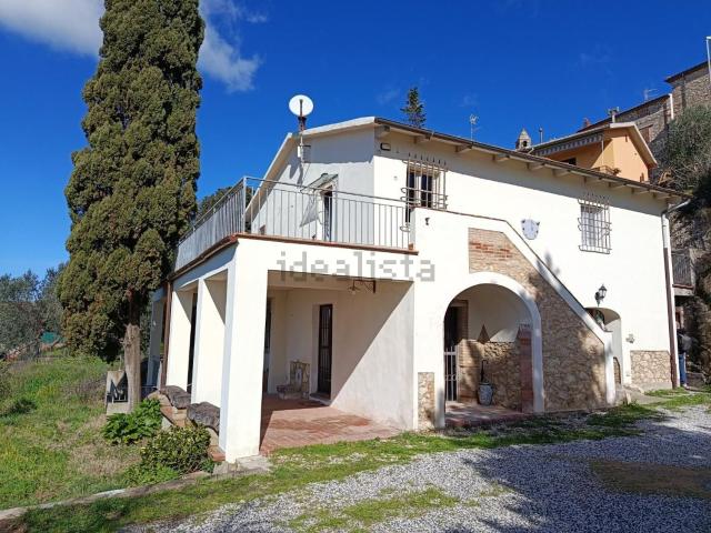 Case e ville in vendita di 236 m² in Via della Villa