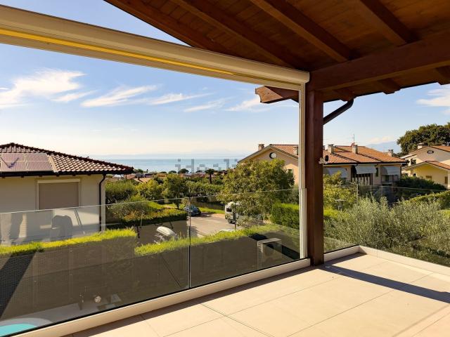 Case e ville in vendita di 236 m² in Via Mata