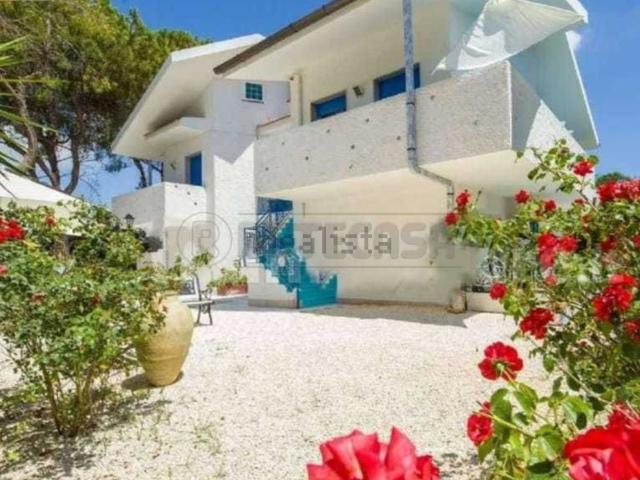 Case e ville in vendita di 236 m² in Via Senigallia