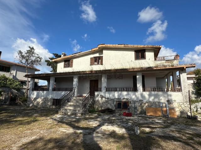 Case e ville in vendita di 236 m² in Via Venere, 36