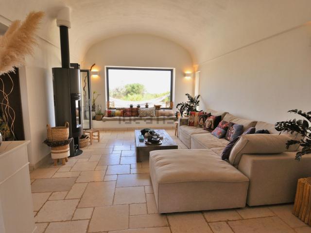 Case e ville in vendita di 236 m² in Contrada Grotta Giuliano