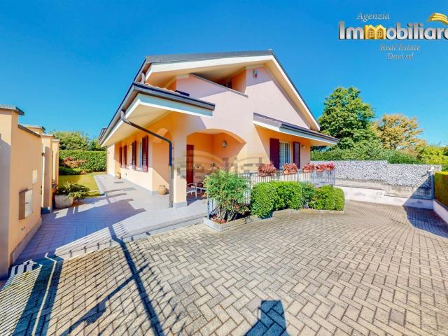 Case e ville in vendita di 236 m² in Strada Citerna, 30