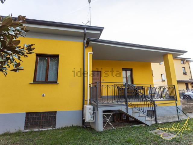Case e ville in vendita di 240 m² in Via Arturo Toscanini, 9