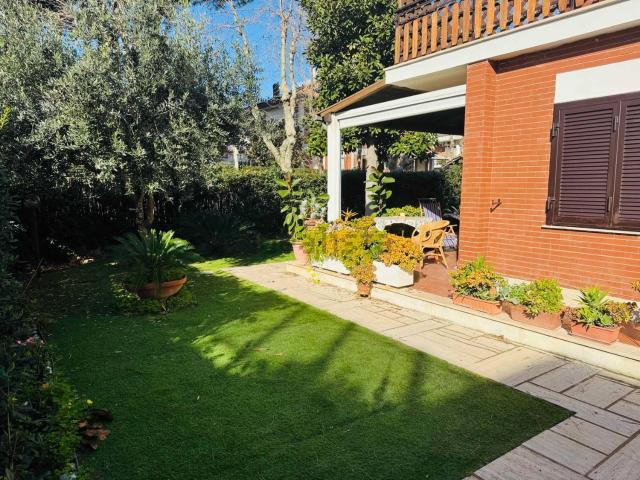Case e ville in vendita di 237 m² in Via degli Etruschi, 23