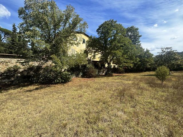 Case e ville in vendita di 237 m² in Via di Capornia