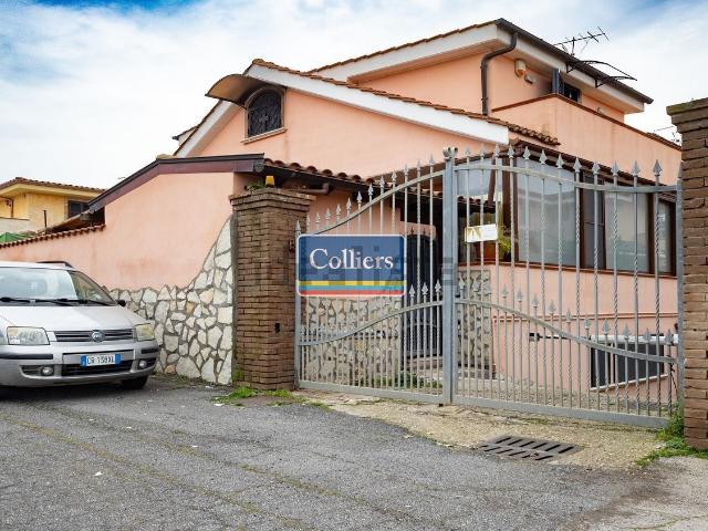 Case e ville in vendita di 237 m² in Via Mar di Bering