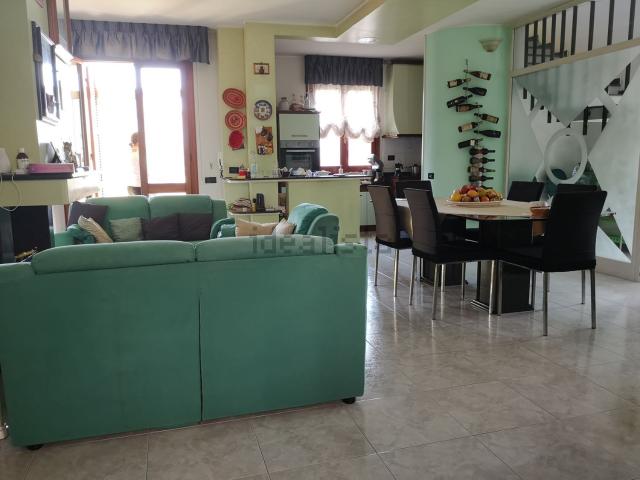 Case e ville in vendita di 237 m² in Via silvio pellico
