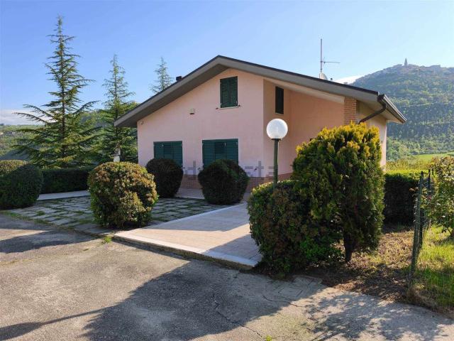 Case e ville in vendita di 237 m² in Via Piana, 41