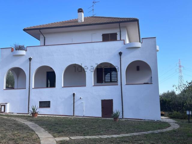 Case e ville in vendita di 237 m² in Strada Gigli