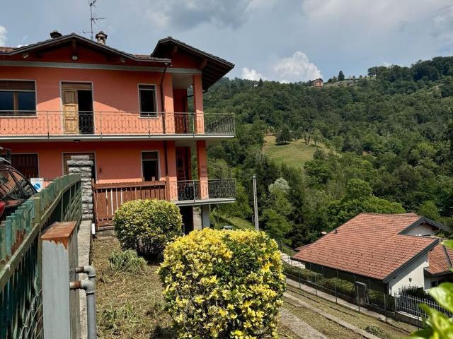 Case e ville in vendita di 238 m² in Via Giuseppe Verdi, 48