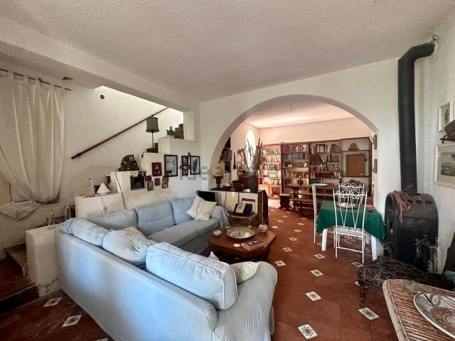 Case e ville in vendita di 238 m² in Via dei Villini