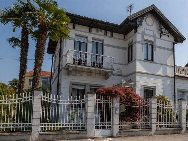 Case e ville in vendita di 238 m² in Via San Cristoforo, 32