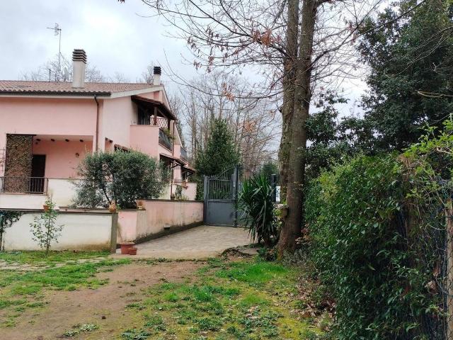 Case e ville in vendita di 238 m² in Via Santa Lucia