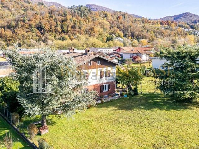 Case e ville in vendita di 238 m² in Via Provinciale, 11