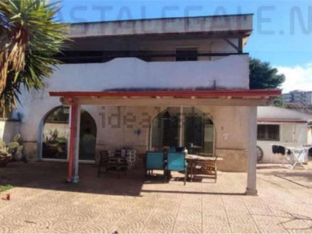 Case e ville in vendita di 238 m² in Via Valdo Pietro, 3