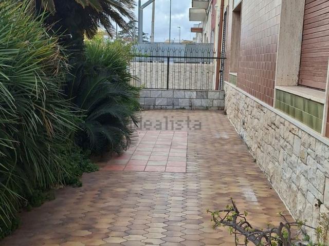 Case e ville in vendita di 238 m² in Via Vernole, 41