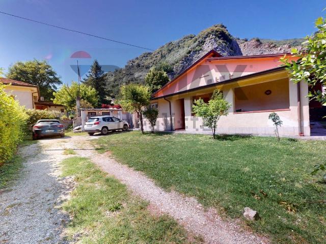 Case e ville in vendita di 238 m² in Vicolo della Cava, 70