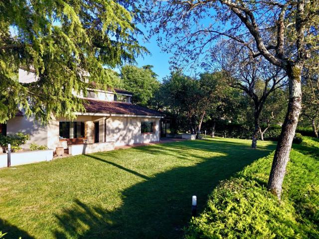 Case e ville in vendita di 238 m² in Strada del Carrato
