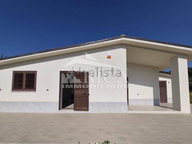 Case e ville in vendita di 238 m² in Strada Statale 113 Settentrionale Sicula