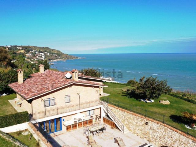 Case e ville in vendita di 239 m²