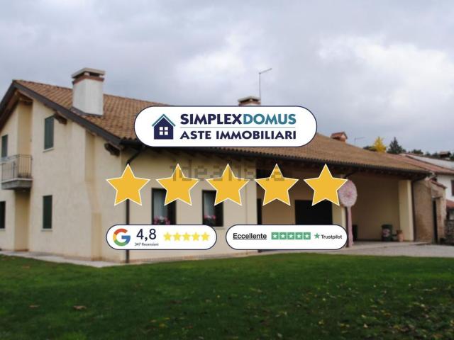 Case e ville in vendita di 239 m² in Via Ca&apos  Vico