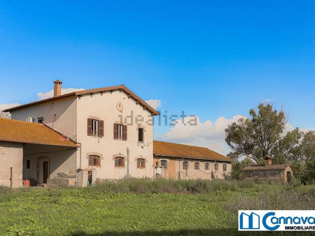 Case e ville in vendita di 239 m² in Via della Muratella