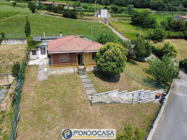 Case e ville in vendita di 239 m² in Via Silvio Pellico