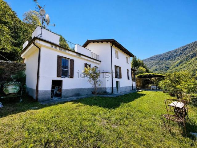 Case e ville in vendita di 239 m² in Via Trento, 9