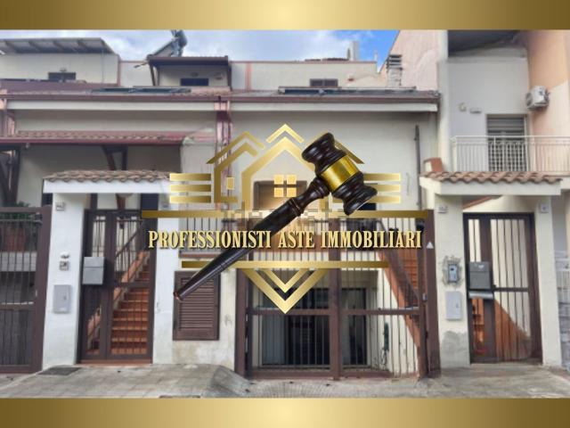 Case e ville in vendita di 239 m² in Viale Unita d&apos Italia, 92
