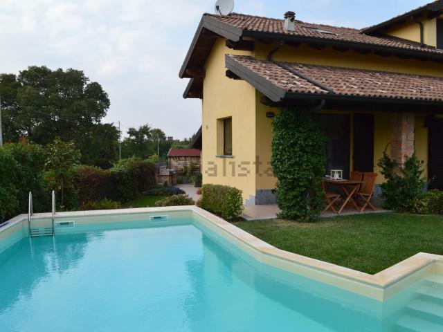 Case e ville in vendita di 239 m² in Viale della Vittoria, 104