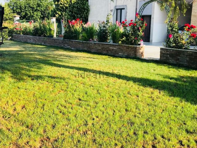 Case e ville in vendita di 240 m²