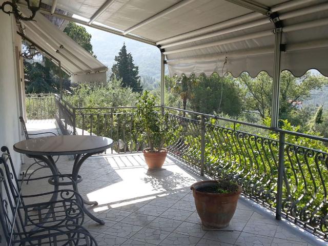 Case e ville in vendita di 240 m²