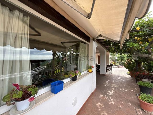 Case e ville in vendita di 240 m²