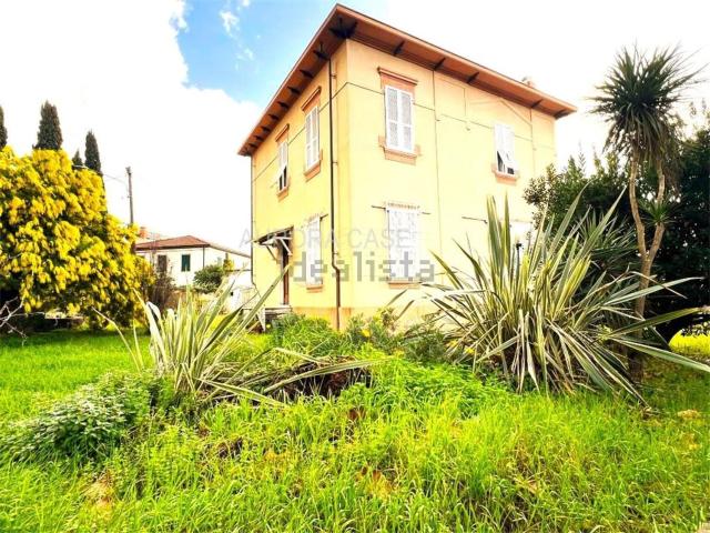 Case e ville in vendita di 240 m²